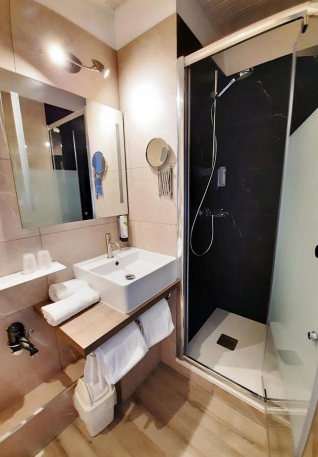 Logis Hotel Majestic Chatelaillon Plage - La Rochelle ภายนอก รูปภาพ