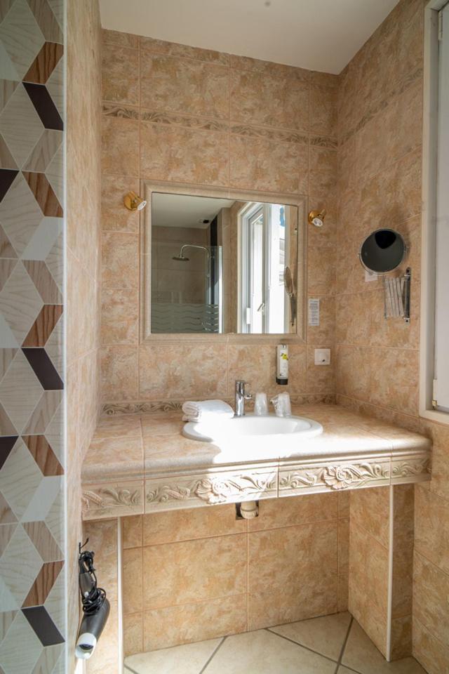 Logis Hotel Majestic Chatelaillon Plage - La Rochelle ห้อง รูปภาพ