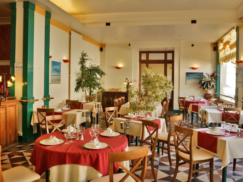 Logis Hotel Majestic Chatelaillon Plage - La Rochelle ภายนอก รูปภาพ