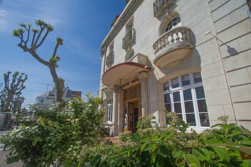 Logis Hotel Majestic Chatelaillon Plage - La Rochelle ภายนอก รูปภาพ